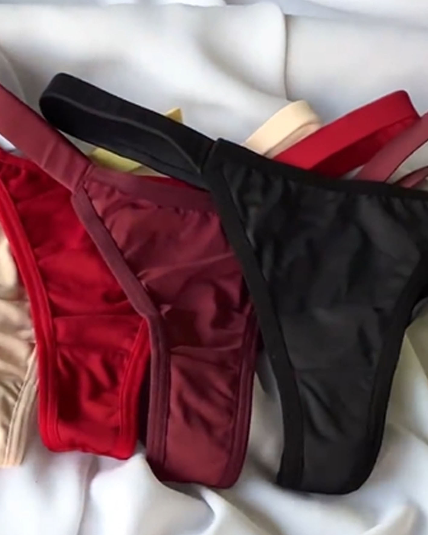 String de couleur unie