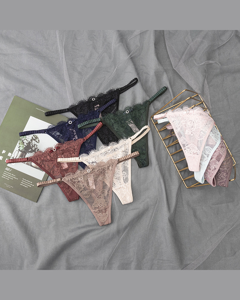 Strings en dentelle