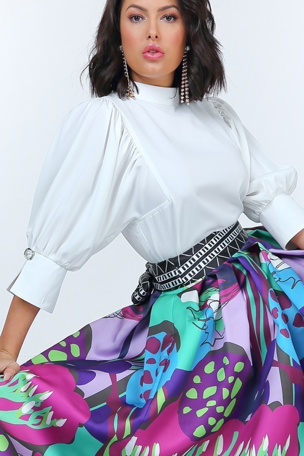 Blouse à manches bouffantes avec boutons en perles