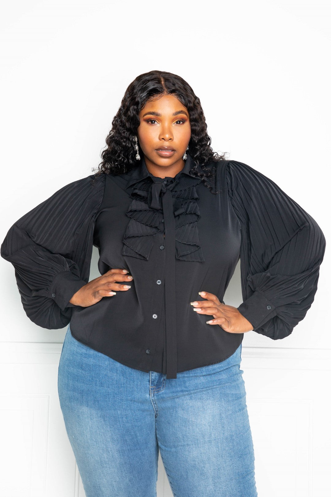Blouse à manches plissées avec volant en cascade et nœud