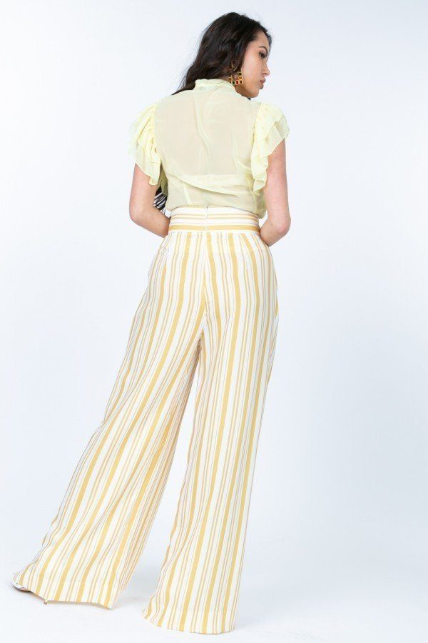 Blouse superposée à volants et nœud papillon