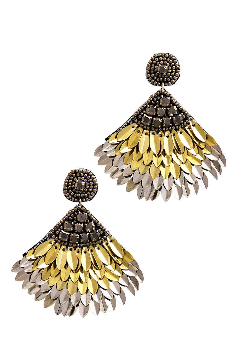 Boucle d'oreille élégante en plumes à la mode