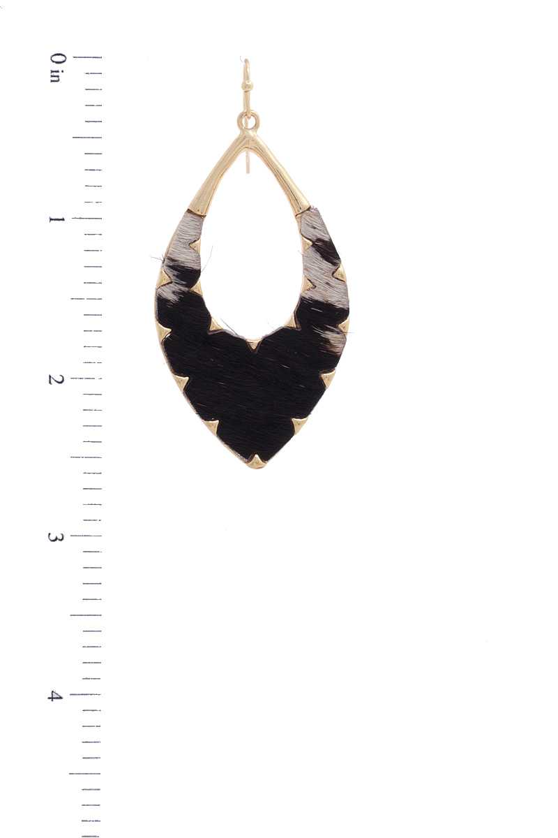 Boucle d'oreille pendante en métal en fausse fourrure