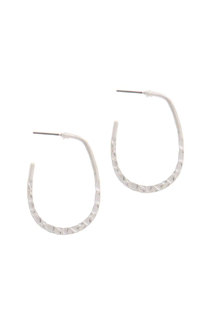 Boucle d'oreille pendante en métal texturé