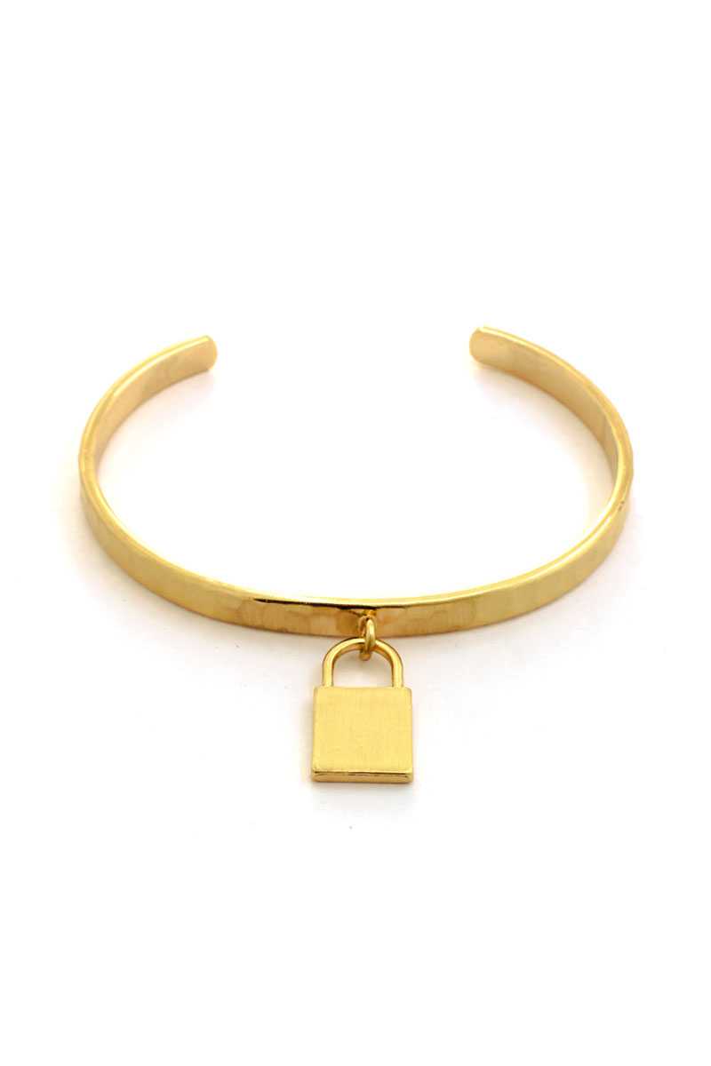 Bracelet manchette à breloques avec serrure en métal
