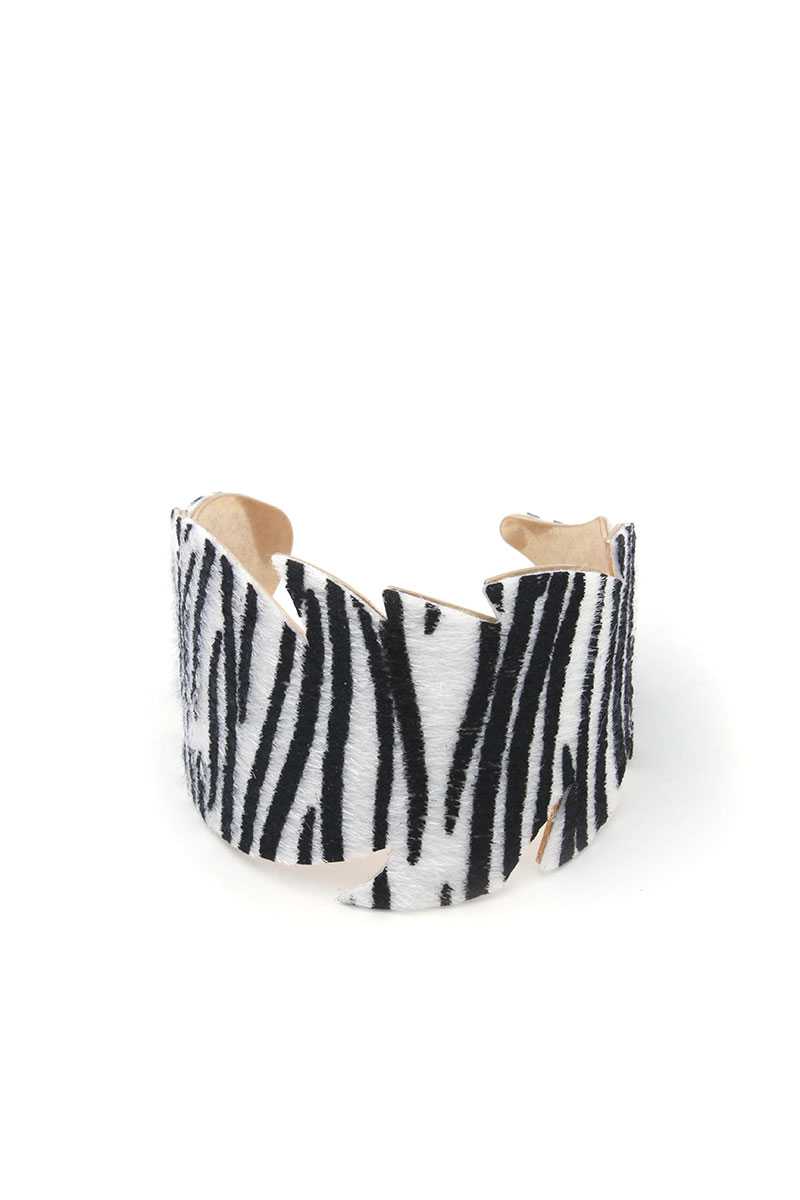 Bracelet manchette à motif découpé en feuilles