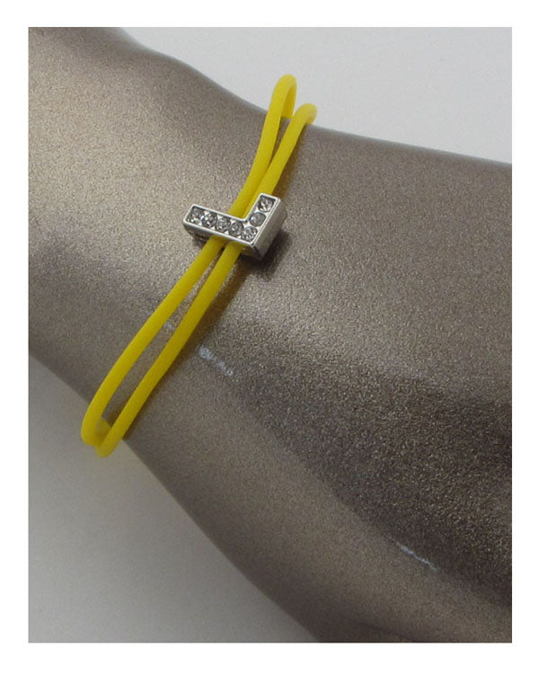 Bracelets en caoutchouc multicolores avec lettres de charme qui épellent LOVE