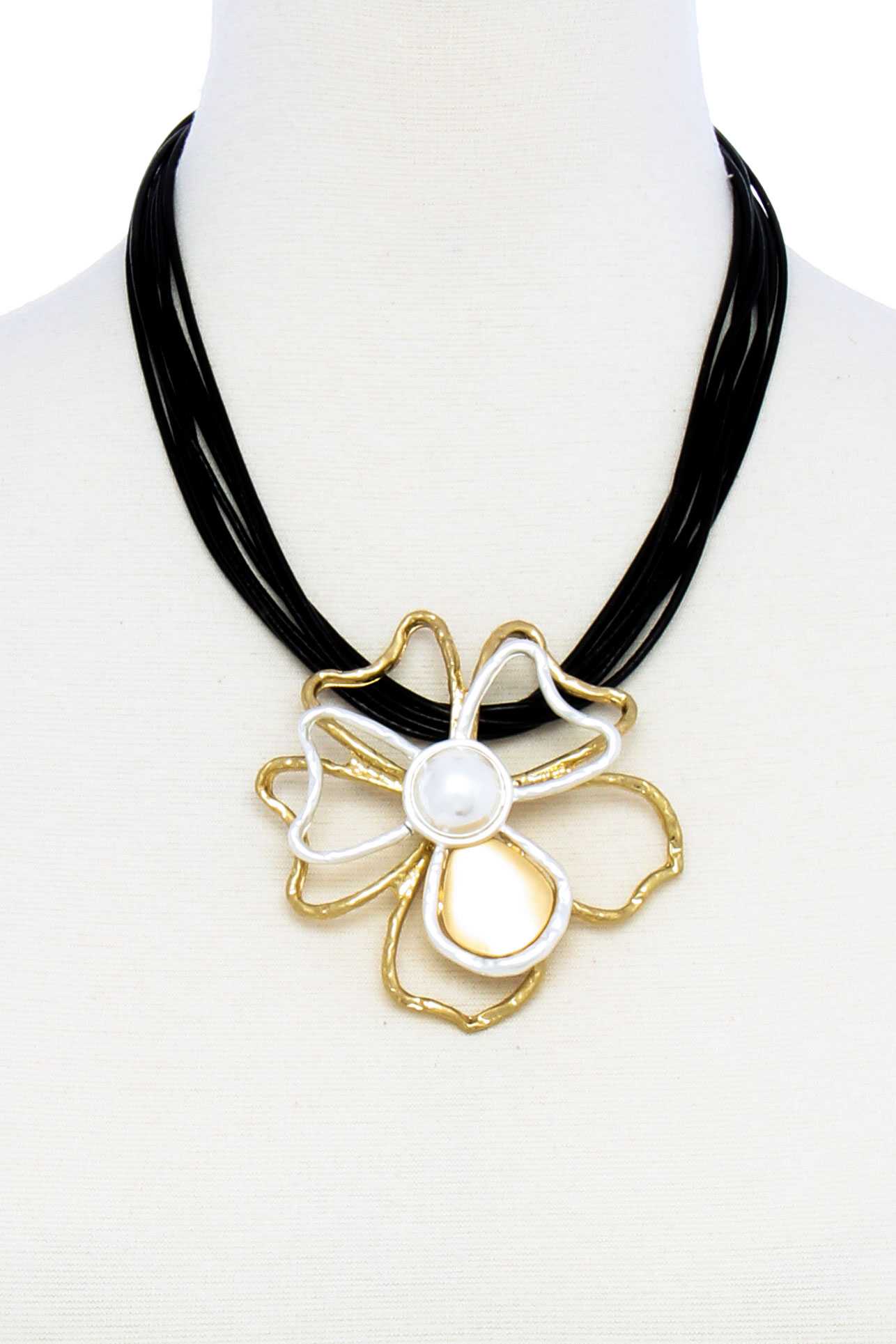 Collier à pendentif fleur élégant de créateur