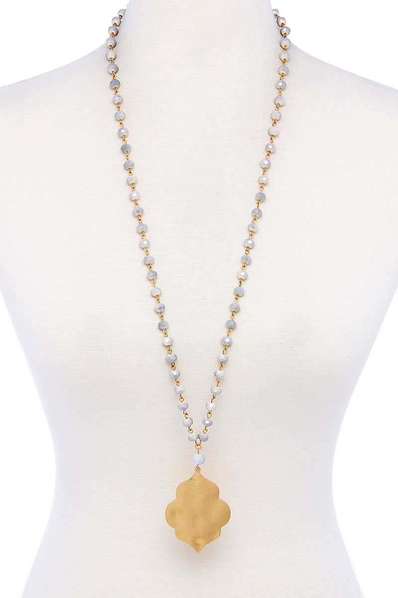 Collier à pendentif multi-perles de créateur