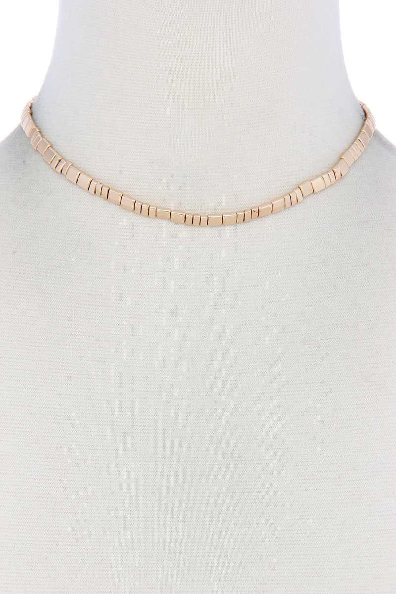 Collier de blocs en métal