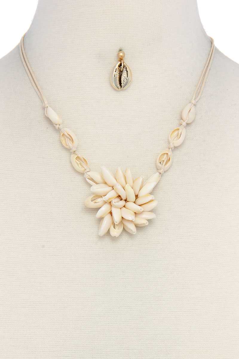Collier de coquillages