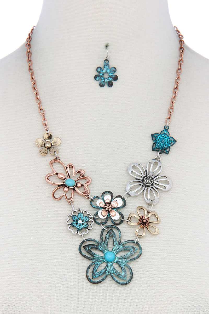 Collier de fleurs en métal