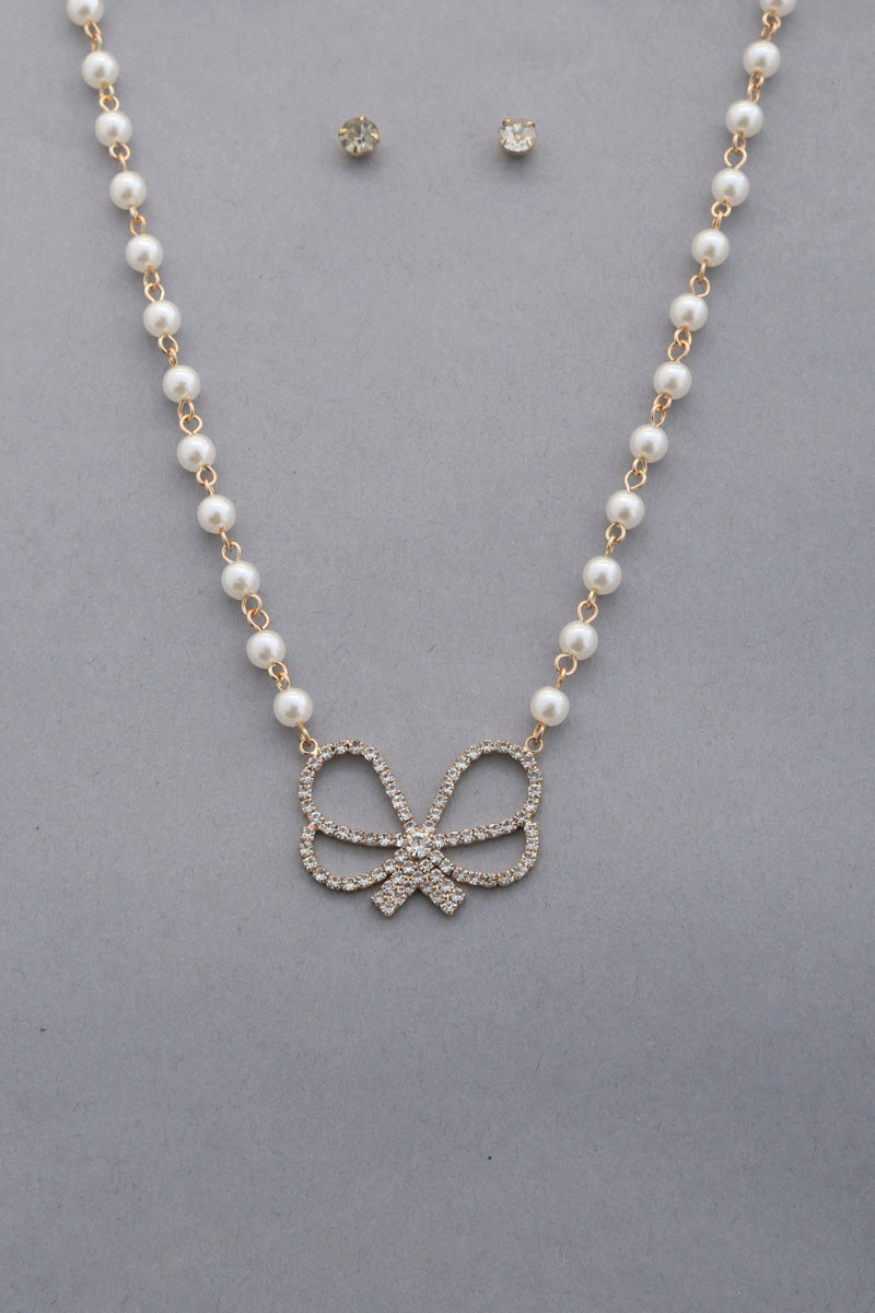 Collier de perles avec nœud en cristal