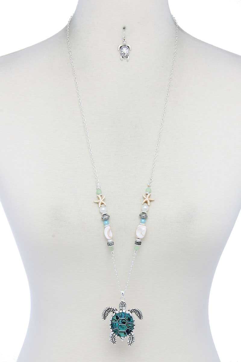 Collier de perles avec pendentif tortue