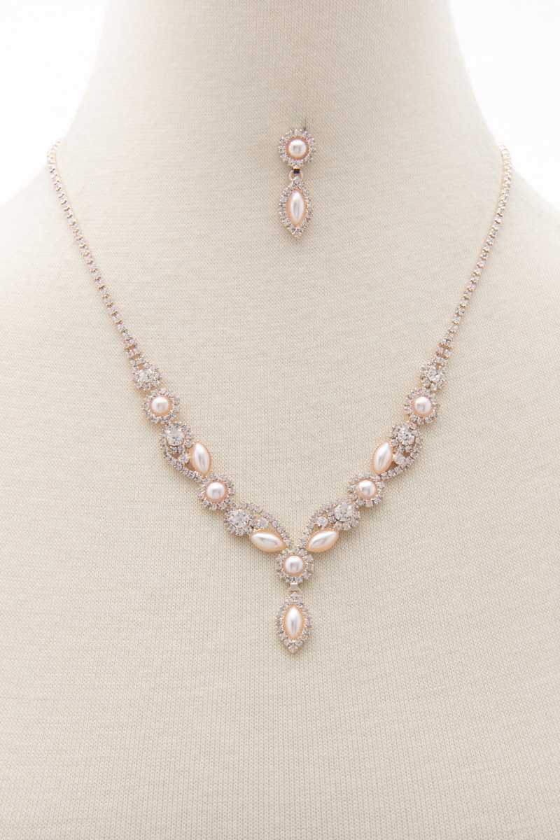 Collier en forme de marquise avec perles et strass