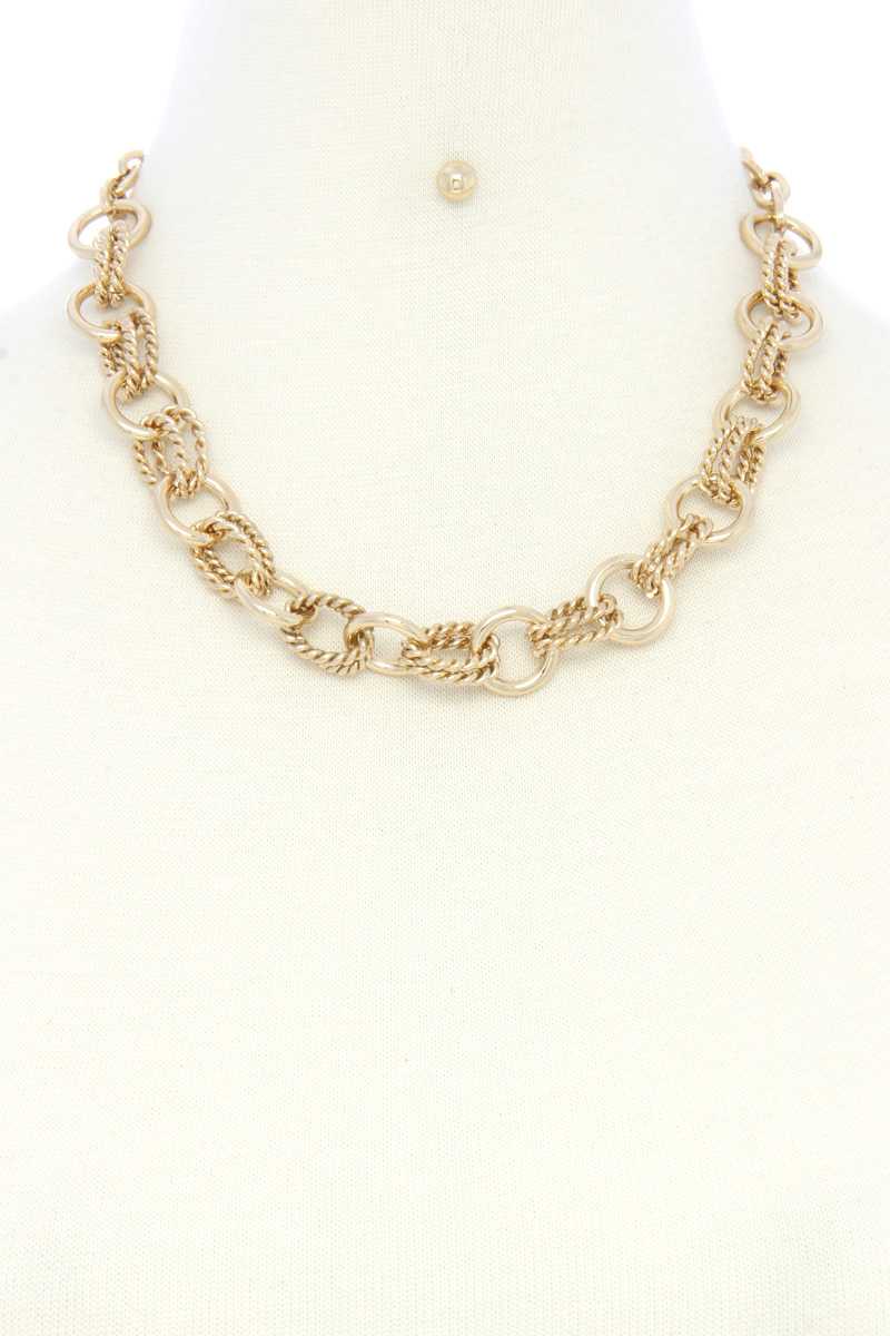 Collier en métal à maillons torsadés