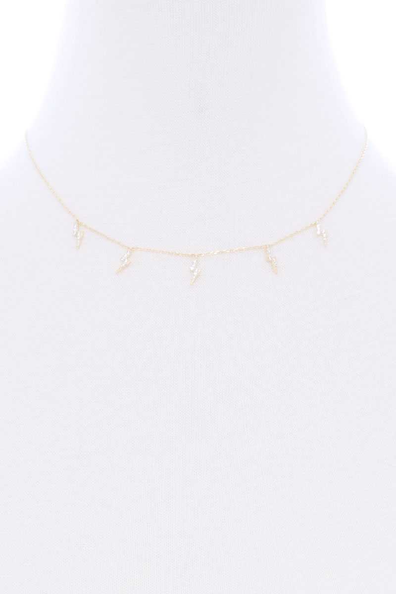 Collier en métal avec breloque en pierre de foudre