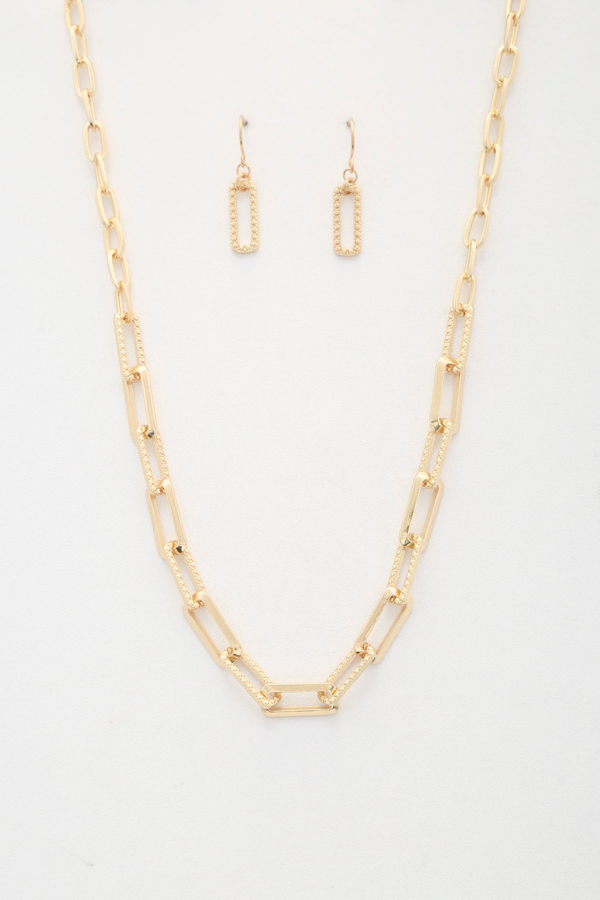 Collier en métal avec lien trombone
