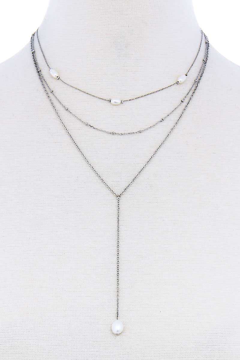 Collier en Y à triple couche avec accent de goutte de perles