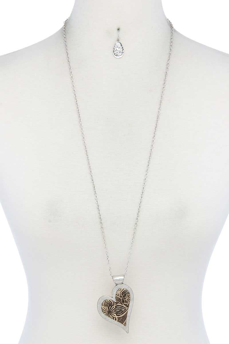 Collier pendentif en forme de Hert en filigrane bicolore