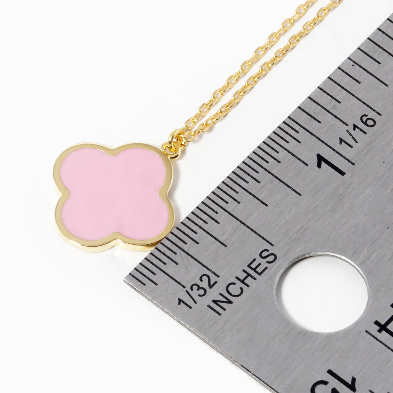 Collier pendentif fleur trempé en or