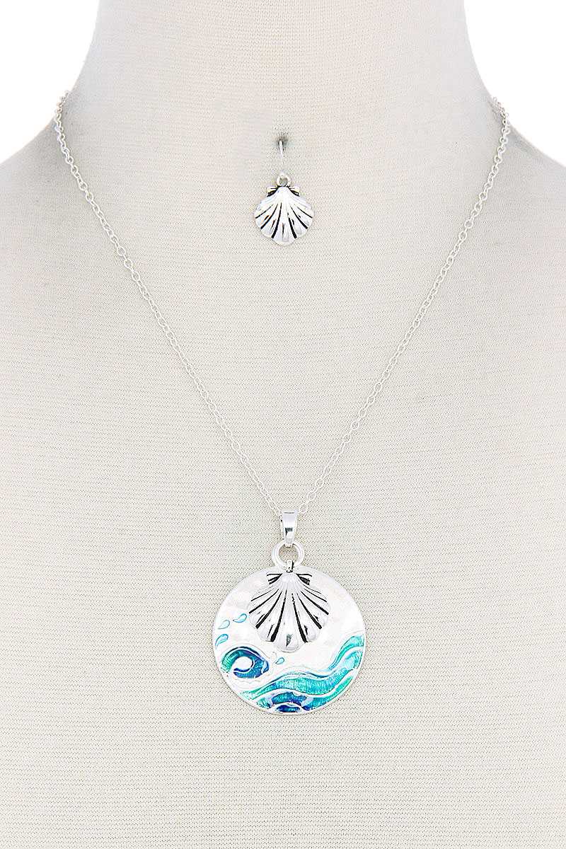 Collier pendentif rond en métal coquillage