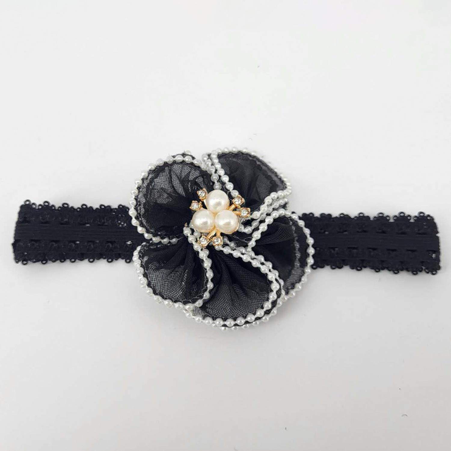 Collier ras du cou avec perles et fleurs