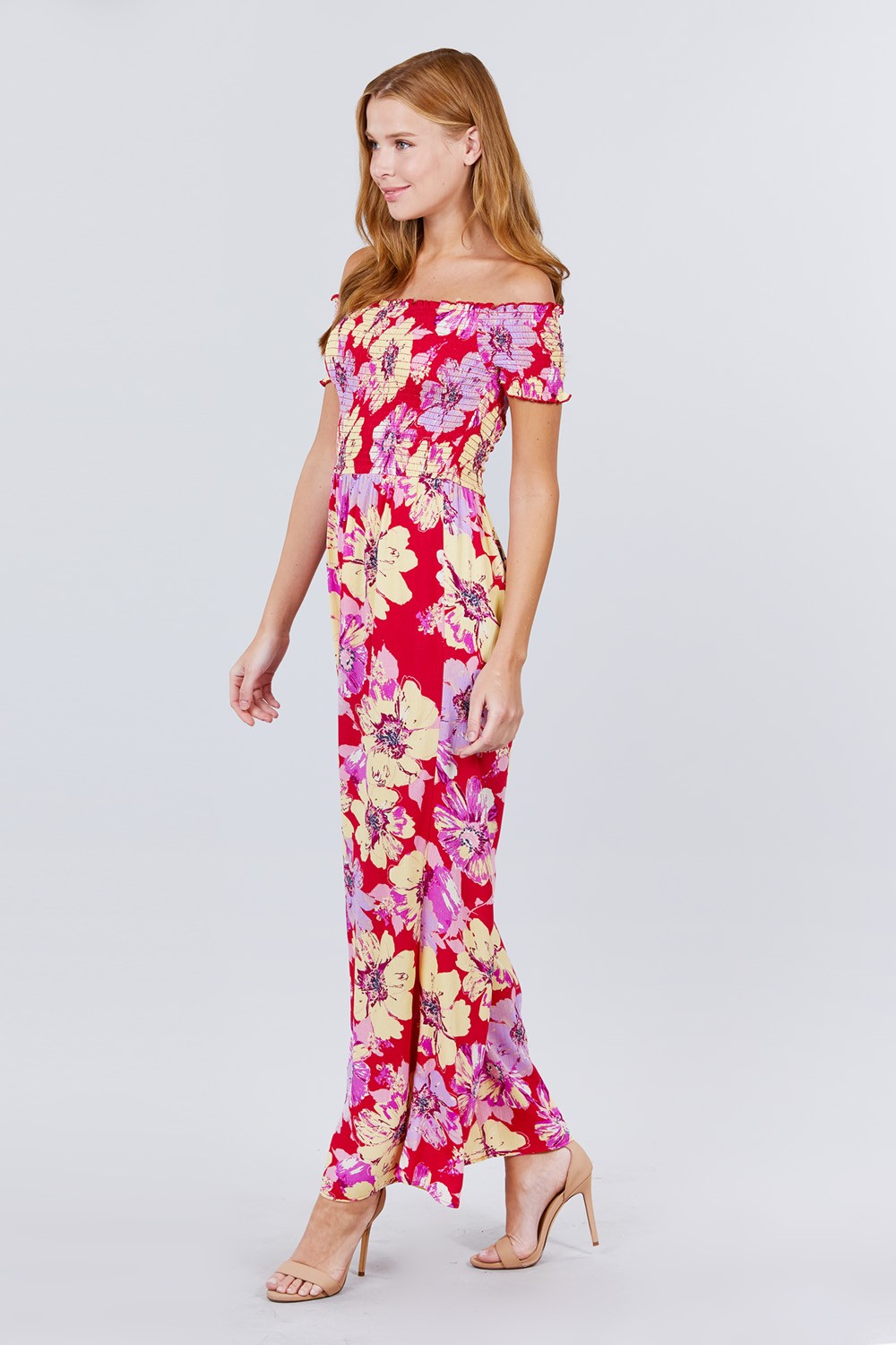 Combinaison smockée à manches courtes et épaules dénudées avec imprimé floral, longue jambe large.