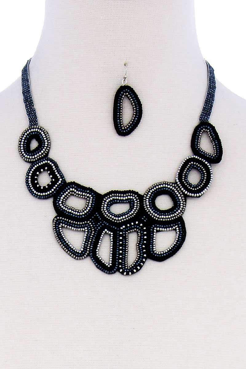 Ensemble collier et boucles d'oreilles épais multi-perles
