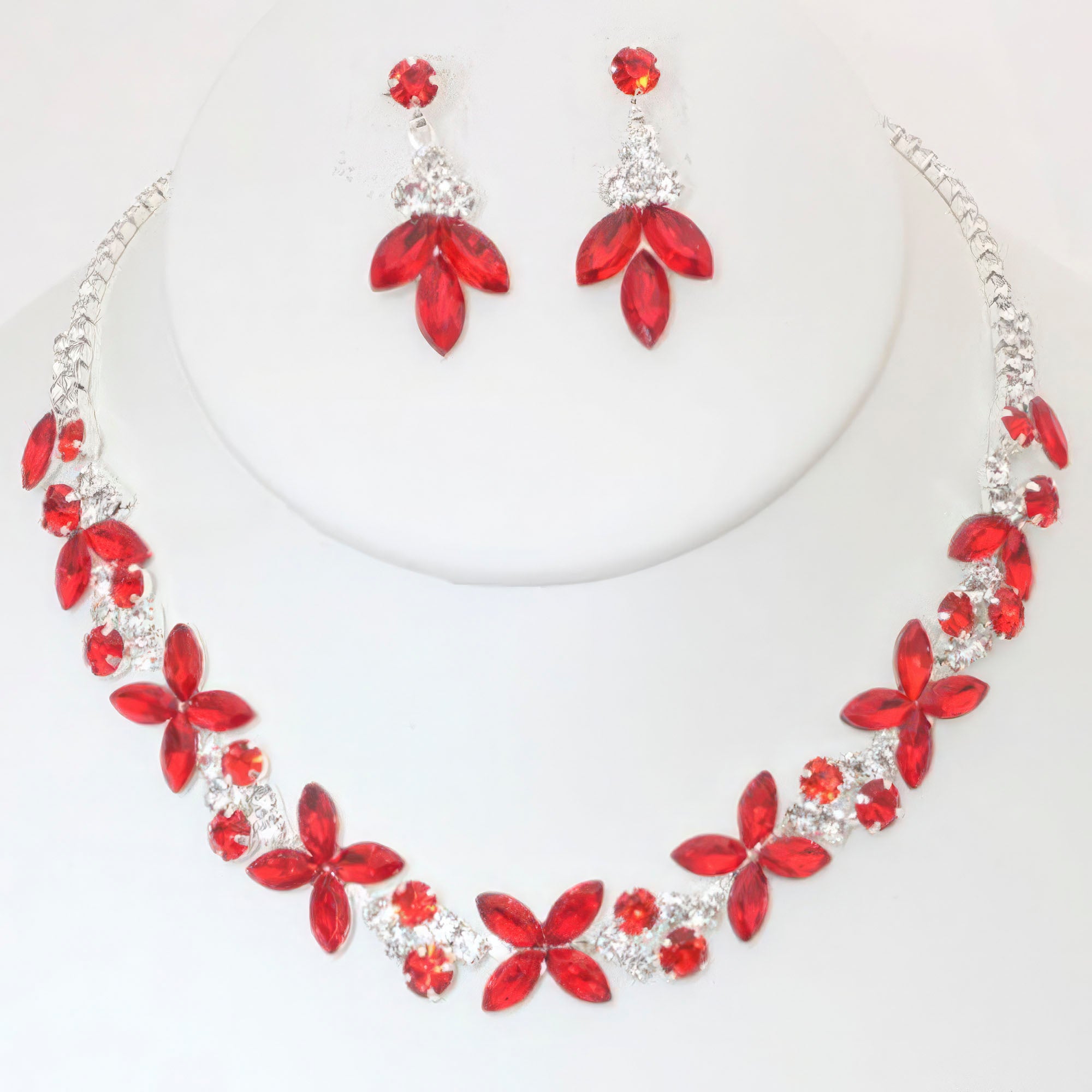 Ensemble collier et boucles d'oreilles en cristal strass
