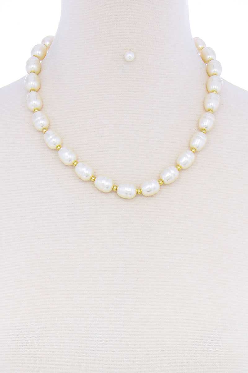 Ensemble collier et boucles d'oreilles en perles de mode élégantes