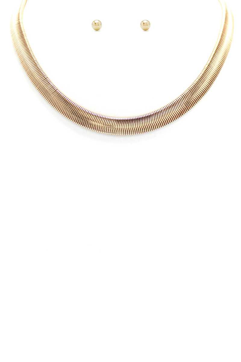 Ensemble de boucles d'oreilles et collier en chaîne en métal