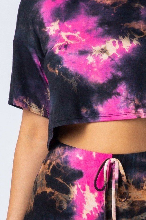 Ensemble haut court rond à manches courtes et short taille haute