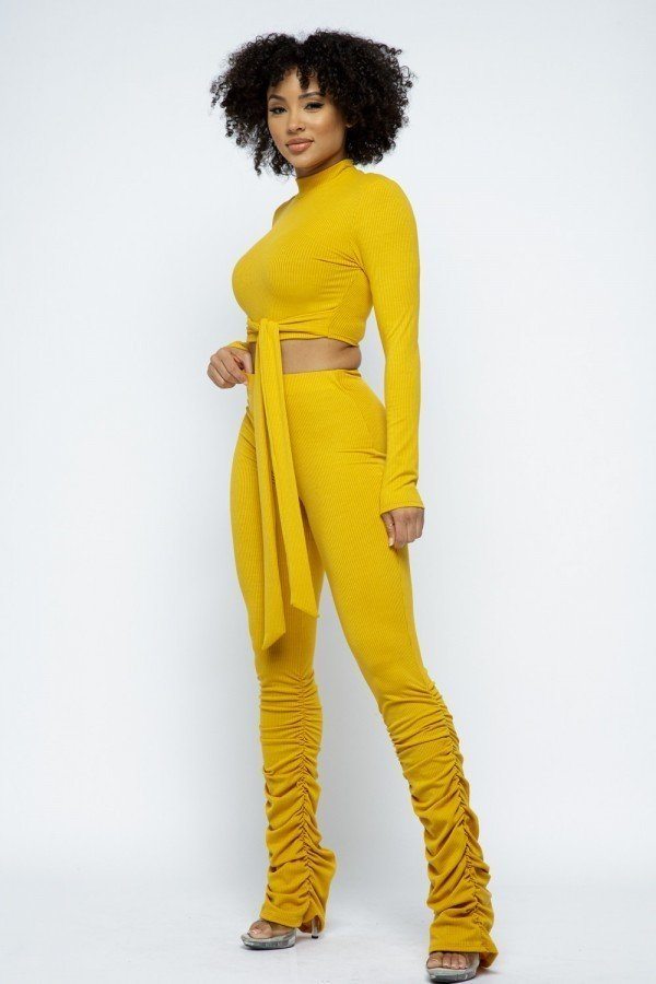 Ensemble pantalon froncé avec haut long et col montant côtelé