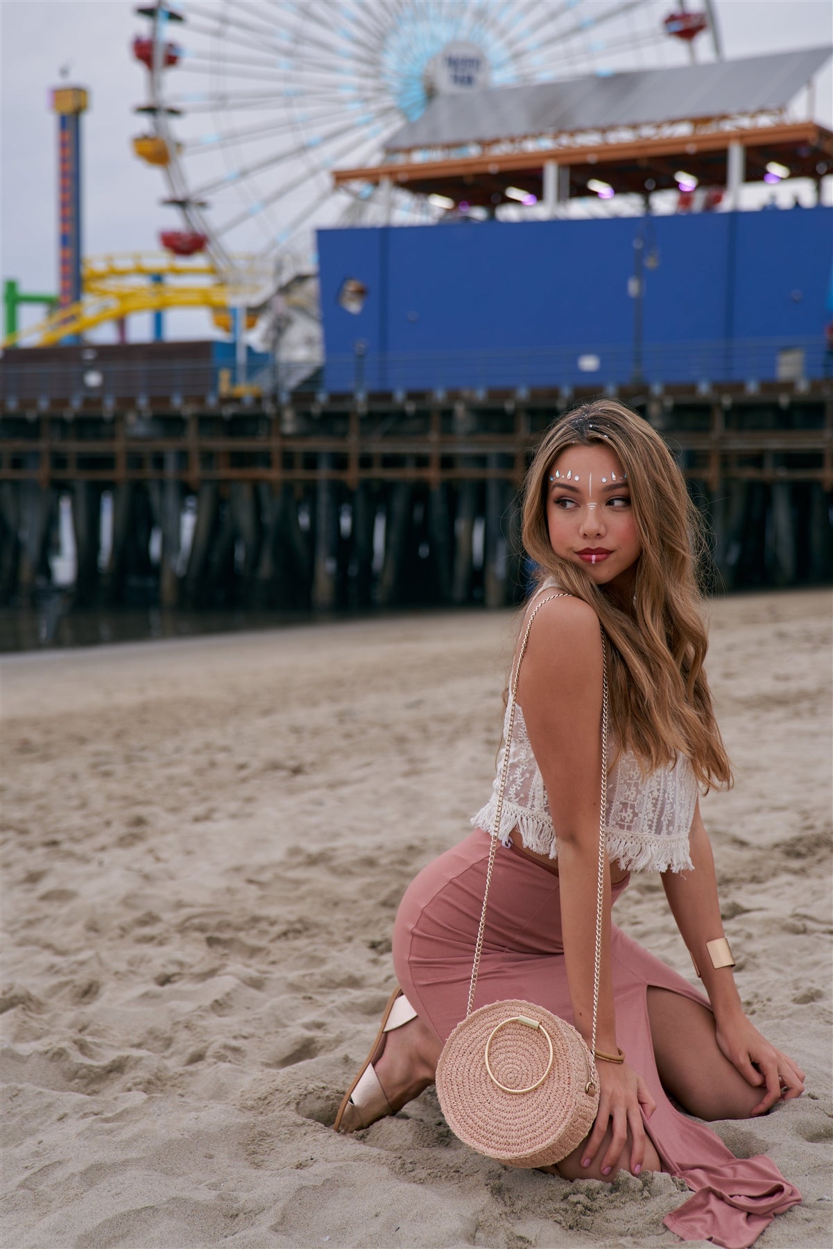 Haut court à franges transparentes en dentelle bohème ivoire au crochet – Image 4