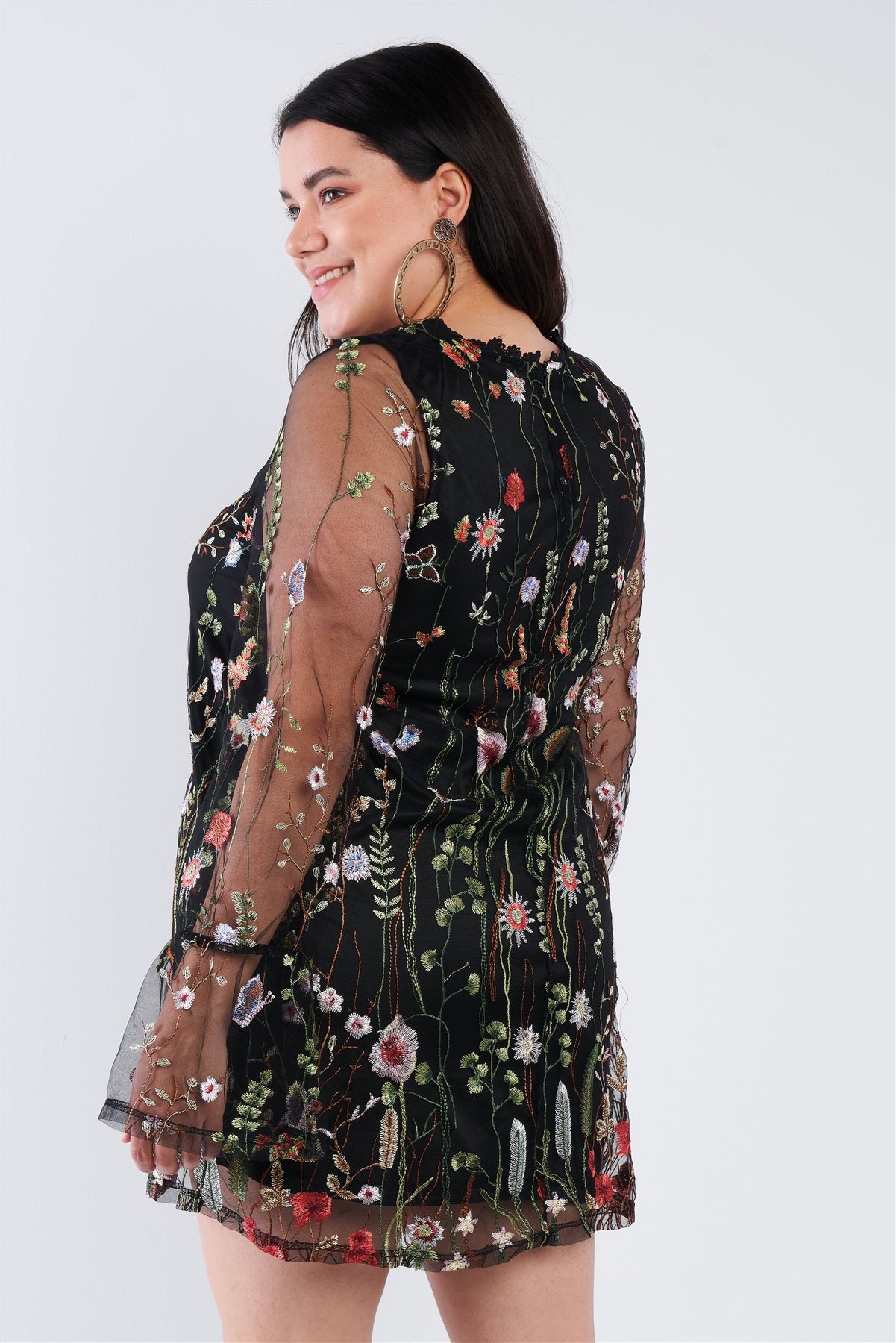 Mini-robe à col montant en dentelle transparente mélangée à fleurs de grande taille