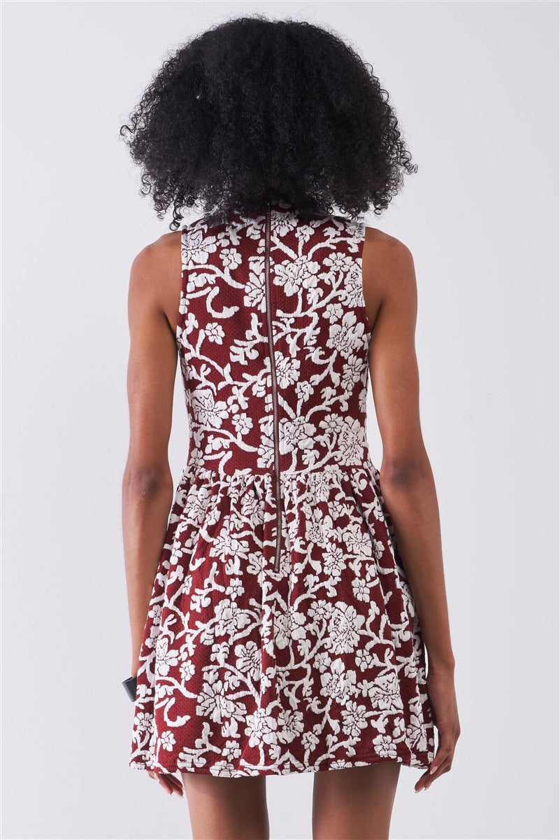 Mini-robe ajustée sans manches à col ras du cou fleuri bordeaux et blanc