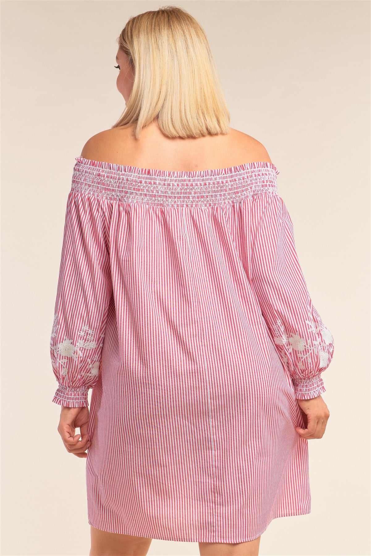 Mini-robe brodée à fleurs rouge et blanche grande taille