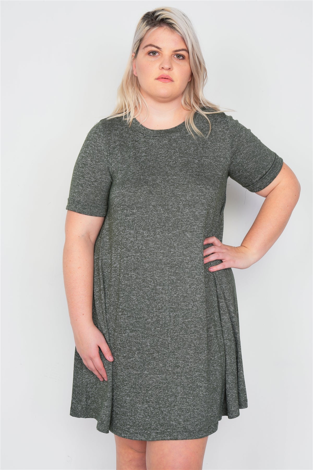 Mini-robe chemise évasée décontractée à manches courtes et revers de grande taille