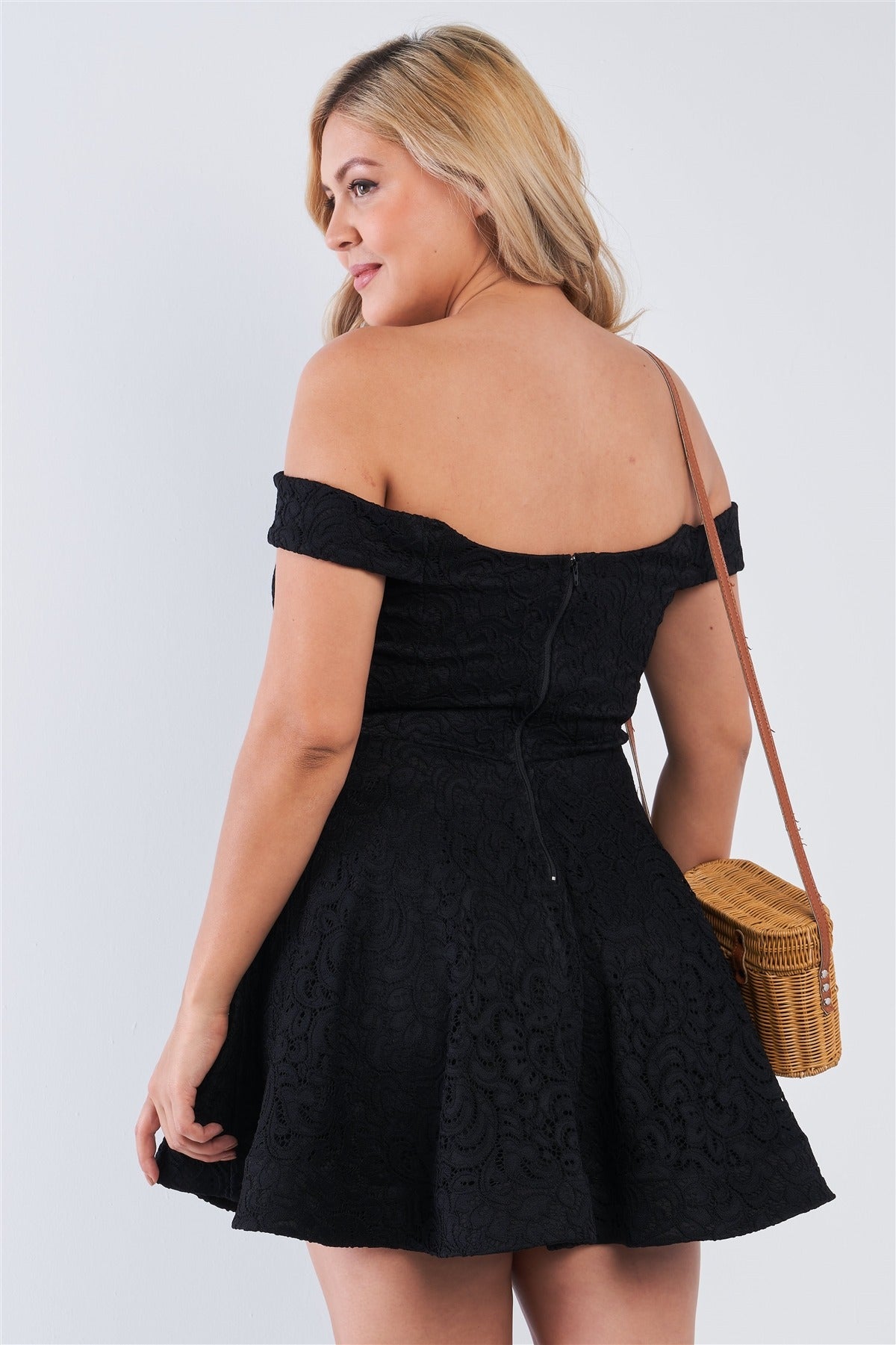 Mini robe évasée en dentelle florale de grande taille, col en V, épaules dénudées, grande taille