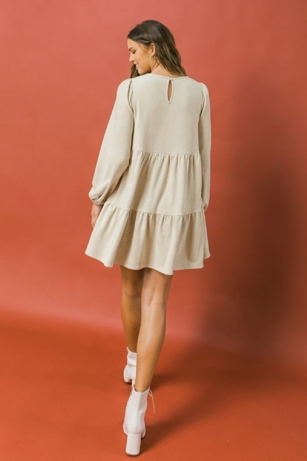 Mini-robe en daim à encolure ronde