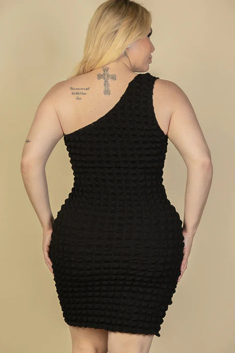 Mini-robe moulante à une épaule en tissu à bulles de grande taille