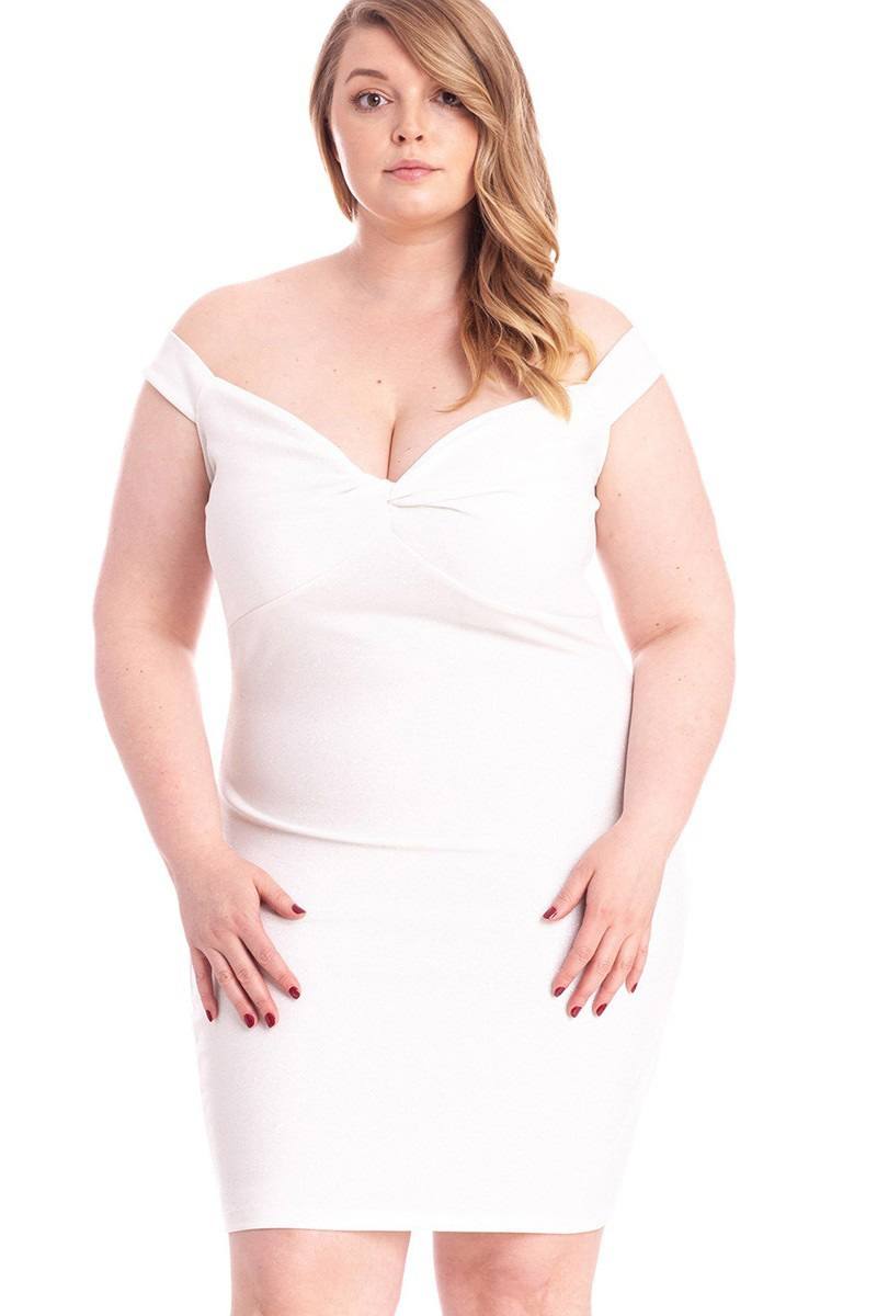 Mini-robe pailletée à épaules dénudées