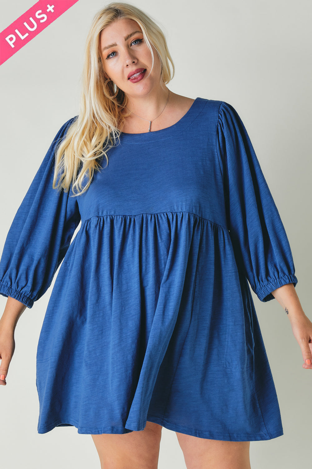 Mini-robe unie à col rond
