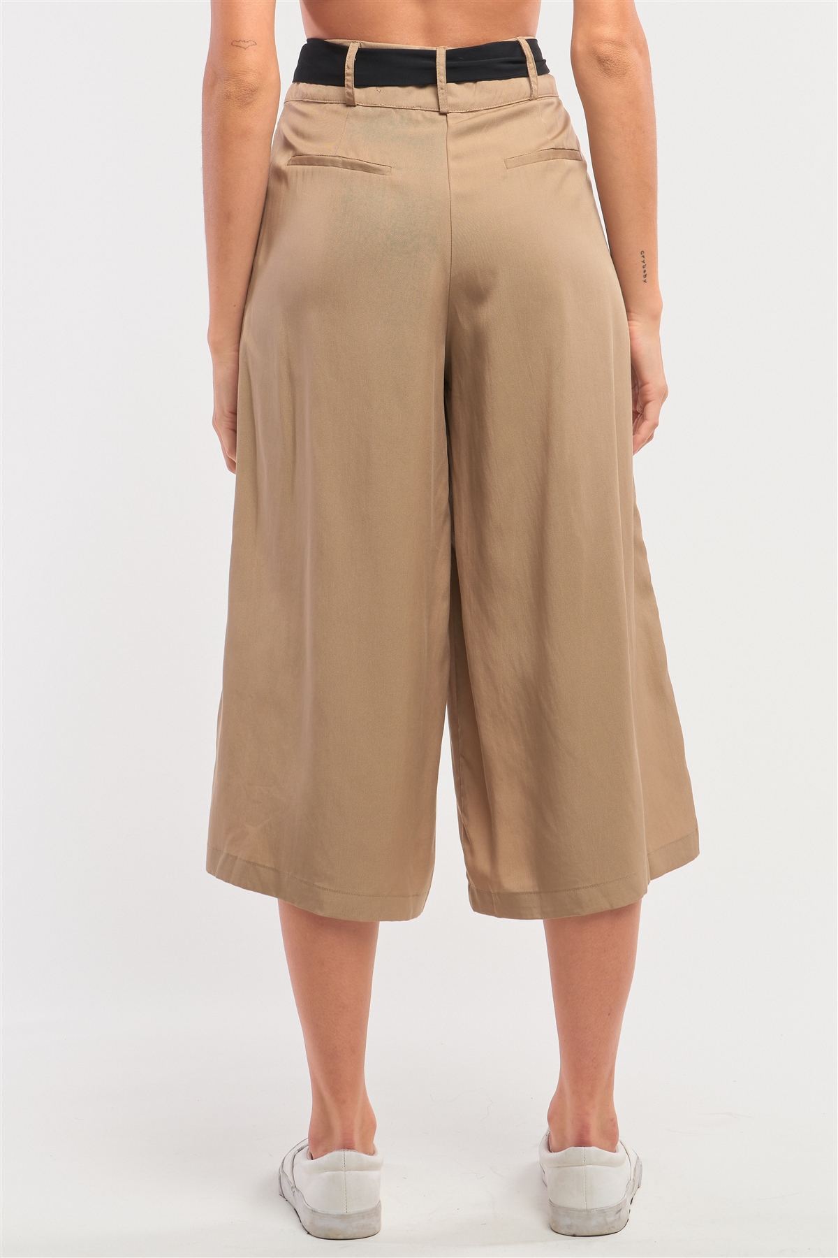 Pantalon capri évasé beige taille haute à nouer avec ceinture