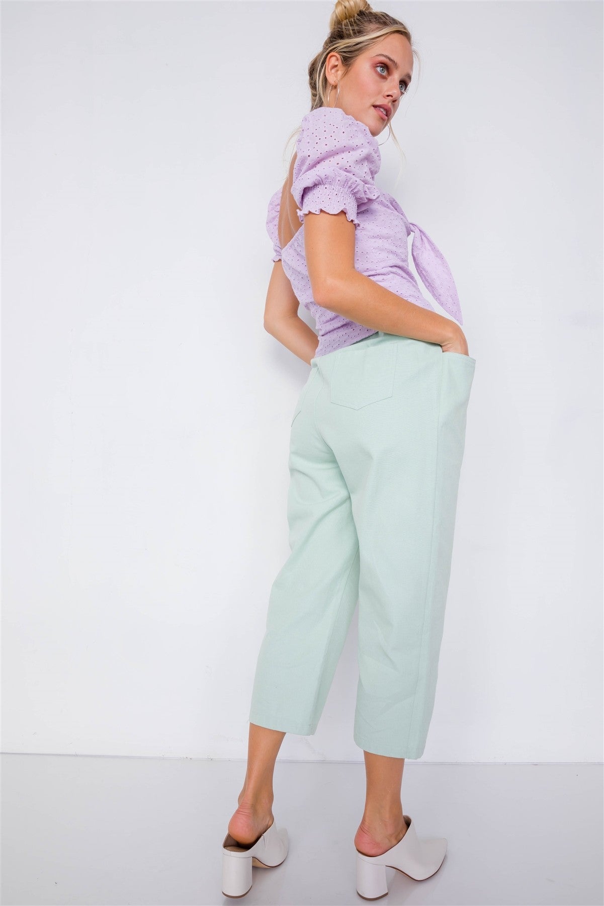 Pantalon pastel chic uni à la cheville, jambe large, taille réglable avec boutons-pression
