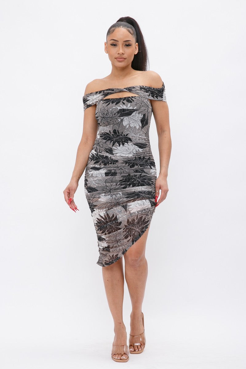 Robe à épaules dénudées en maille imprimée