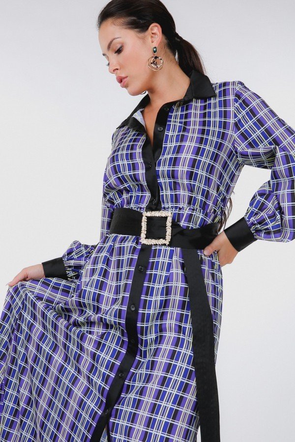Robe chemise longue à carreaux avec ceinture à boucle dorée