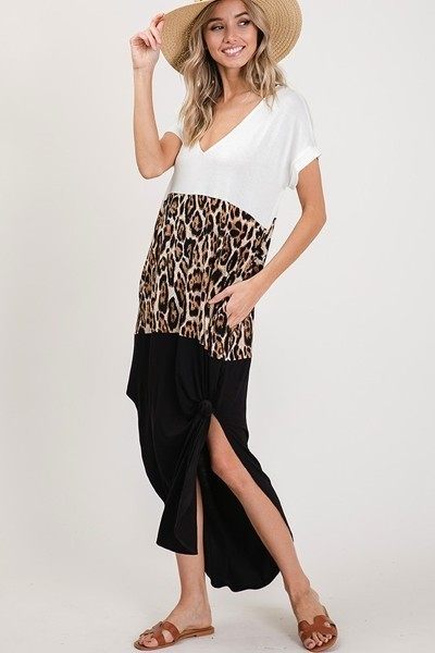Robe longue à col en V et bloc de couleurs