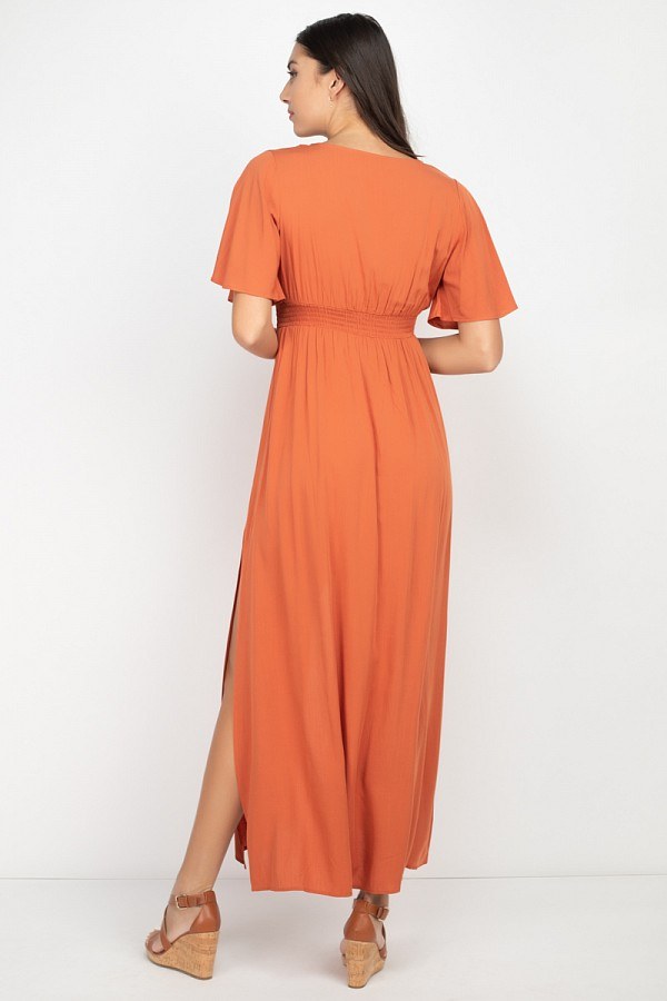 Robe longue à taille smockée et fente latérale